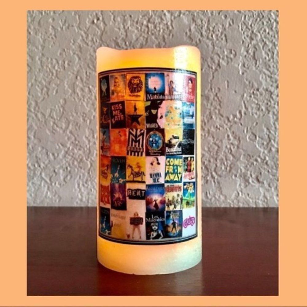 *30off3* NWOT. Broadway Musical Theater Flameless Candle